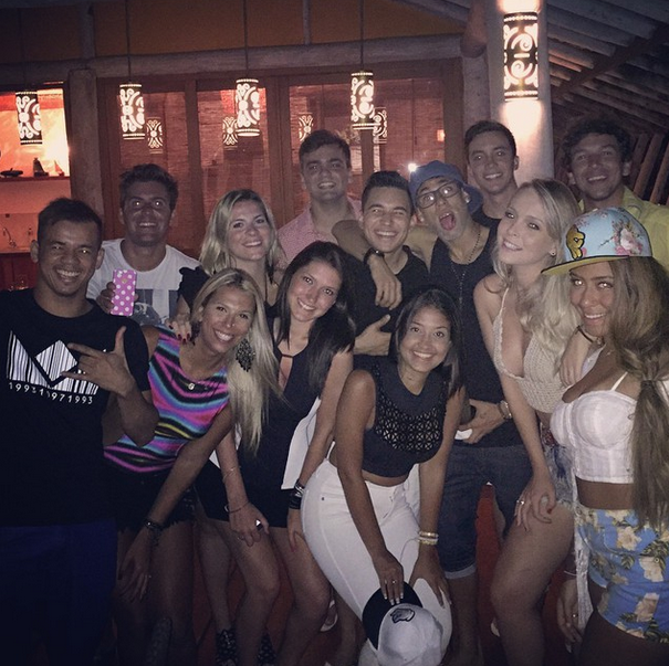 Neymar e Rafaella Santos com amigos em Trancoso, na Bahia (Foto: Instagram/Reprodução)