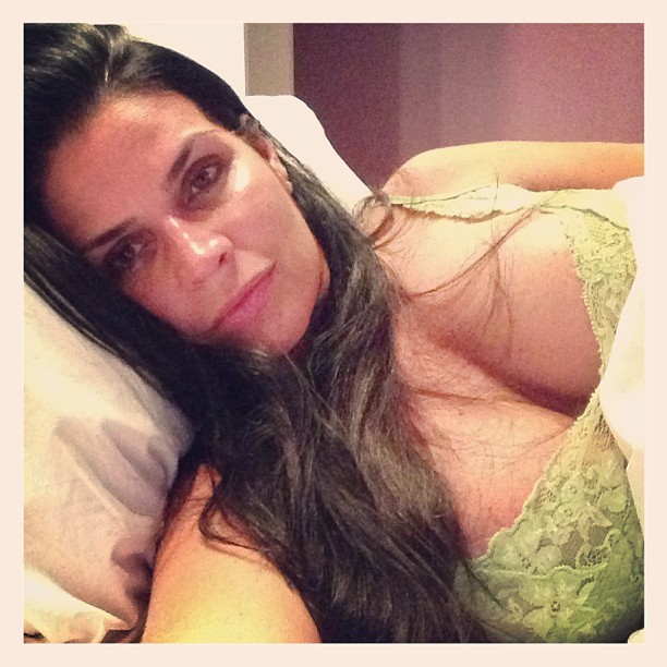 Solange Gomes posa de lingerie (Foto: Instagram/ Reprodução)