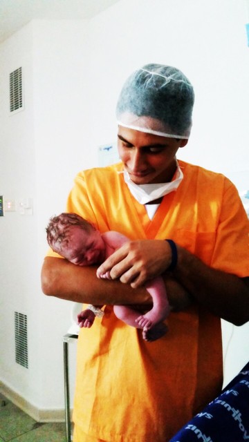 Paulo Henrique Ganso com filho recém nascido (Foto: Divulgação)