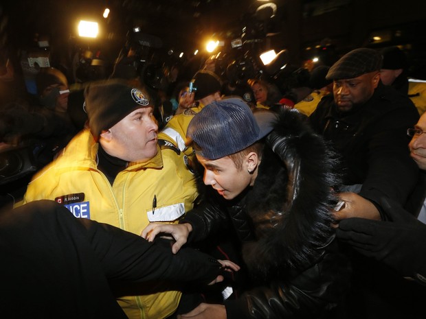 Justin Bieber se apresenta em uma delegacia em Toronto, no Canadá (Foto: Mark Blinch/ Reuters)