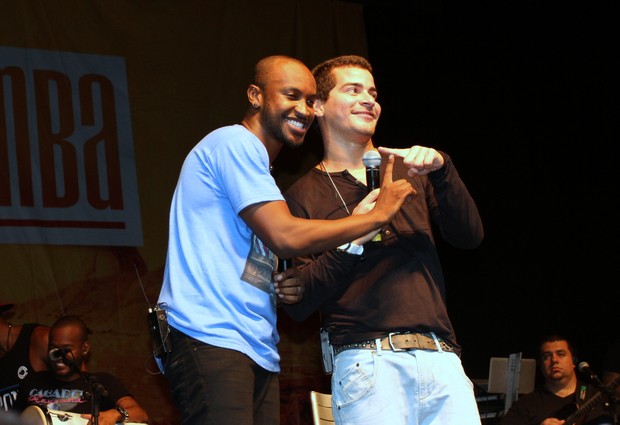 Thiaguinho e Thiago Martins em show no Rio (Foto: Henrique Oliveira/ Foto Rio News)