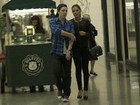Mariana Rios e Di Ferrero passeiam juntinhos em shopping no Rio