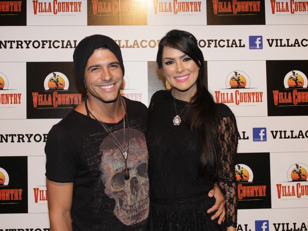 Marlos Cruz e Débora Lyra em show em São Paulo (Foto: Paduardo/ Ag. News)