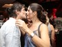 Helena Ranaldi troca beijos com Daniel Alvim em estreia de peça