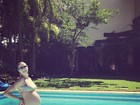 Luana Piovani curte piscina de casa e revela: 'Panção mexendo muito'