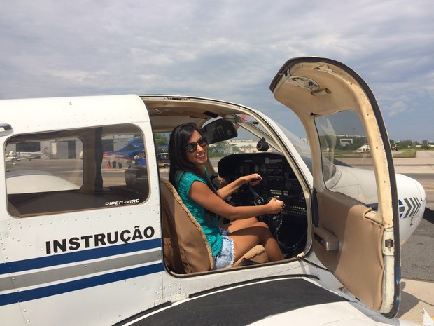 Rafael e Talita em escola de aviação (Foto: Arquivo Pessoal)