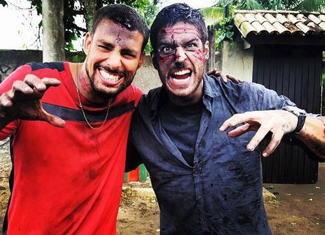 Cauã Reymond e Marcos Pigossi durante cena de gravação da novela A regra do Jogo (Foto: Reprodução do Instagram)
