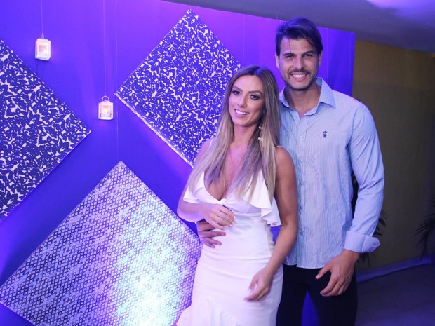 Nicole Bahls e o namorado, Marcelo Bimbi, em festa na Zona Oeste do Rio (Foto: Daniel Pinheiro/ Ag. News)