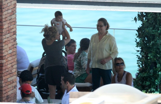 Shakira, o filho Milan e família em hotel no Rio de Janeiro (Foto: Wallace Barbosa/AgNews)