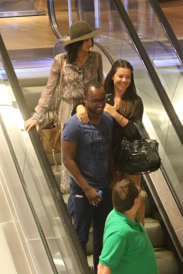 Thiaguinho, Fernanda Souza e Bruna Marquezine (Foto: Fabio Moreno/Agnews)