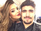 Amigos! Giovanna Lancelloti faz selfie com Caio Castro no salão de beleza