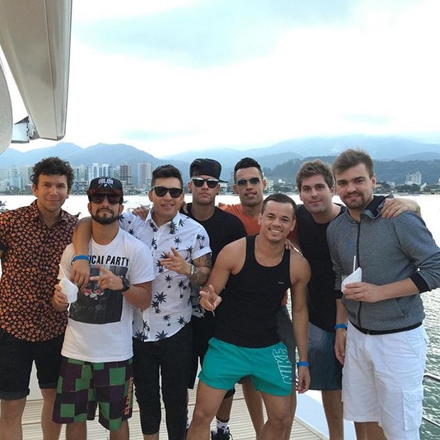 Neymar com os amigos (Foto: Reprodução/Instagram)
