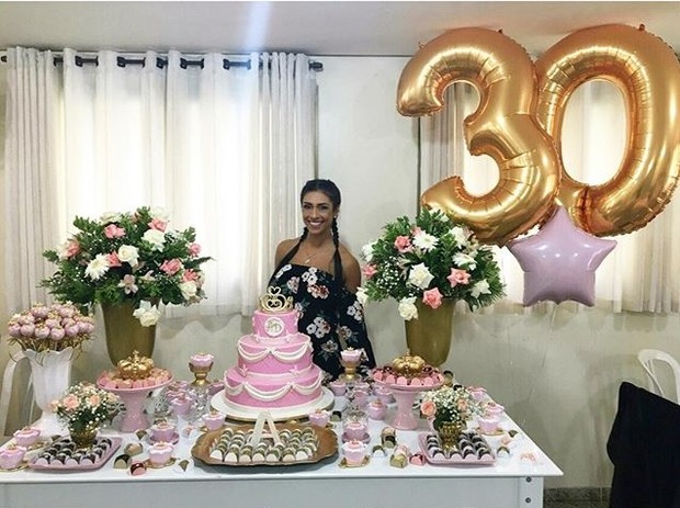 Ex-BBB Amanda mostra mesa de sua festa de 30 anos (Foto: Reprodução/Instagram)