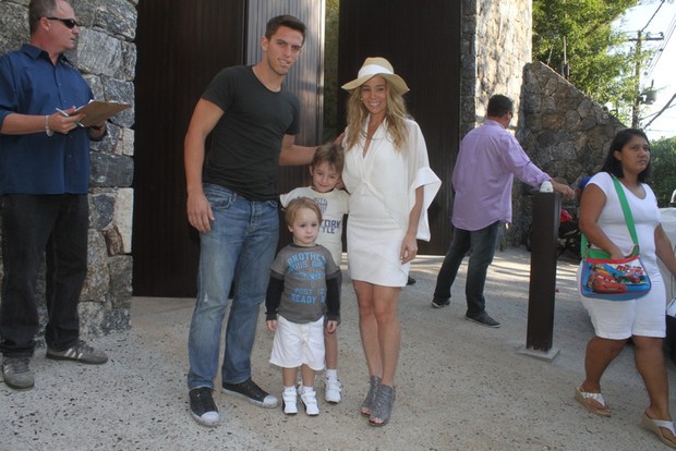 Dani Winits e Amaury no aniversario de Eva, filha de Angelica e Luciano Huck (Foto: Fabio Martins / Fotorio News)