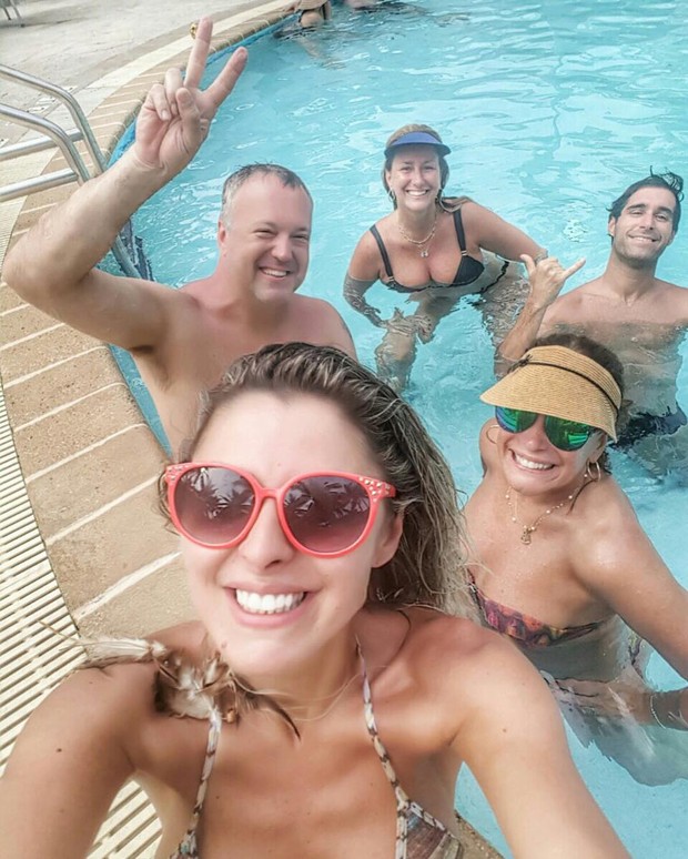 Susana Vieira curte piscina com a família (Foto: Instagram / Reprodução)