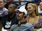 Beyoncé usa look decotado para curtir partida de tênis nos Estados Unidos