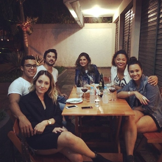 Thaissa Carvalho com amigos (Foto: Instagram / Reprodução)