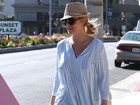 Sem sutiã, Britney Spears vai às compras