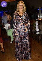 Look do dia: Carolina Dieckmann usa vestido longo em São Paulo