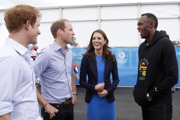 Os príncipes Harry e William, com Kate Middleton e o atleta jamaicano Usain Bolt (Foto: AFP / Agência)