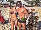 Laura Keller posa em praia com o marido e diz: 'Quis por a cara no sol'