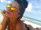 Aline Riscado volta a curtir praia em Miami