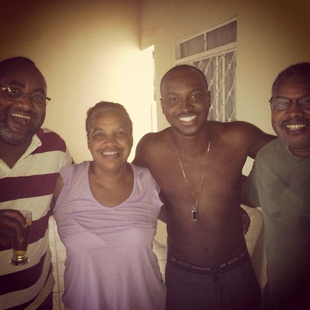 Thiaguinho posta foto com os tios (Foto: Instagram / Reprodução)