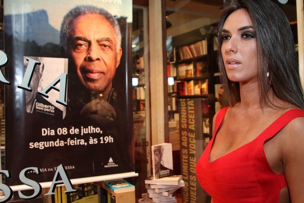 Nicole Bahls no lançamento do livro “Gilberto Bem Perto” (Foto: Anderson Borde / AgNews)