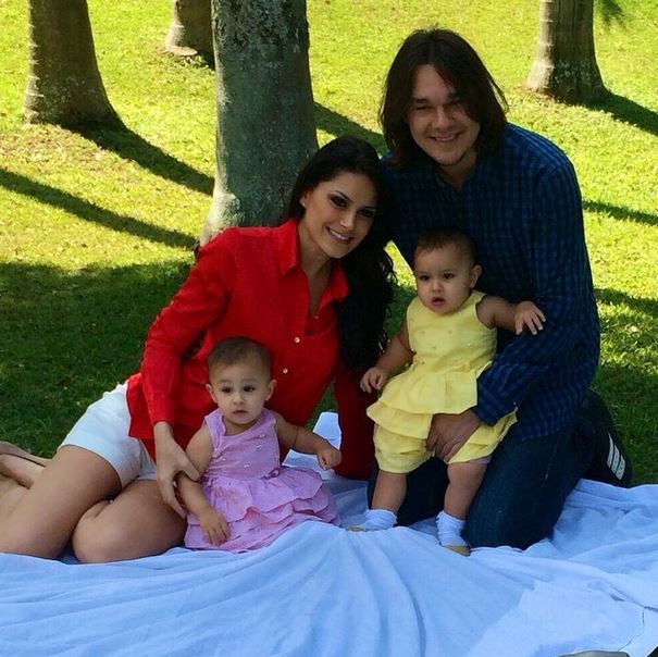 Leandro, KLB, e família (Foto: Instagram / Reprodução)