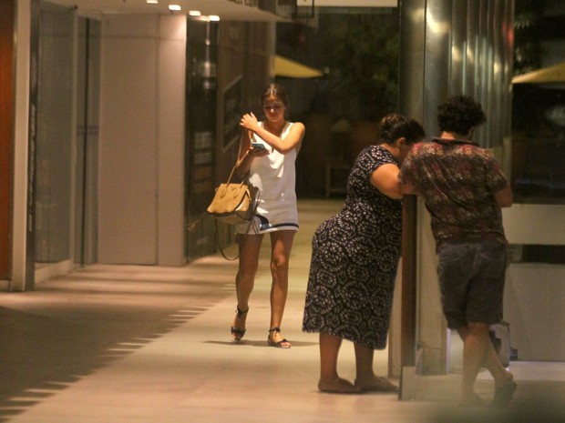 Bruna Marquezine em shopping na Zona Sul do Rio (Foto: Ag. News)