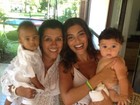 Regina Casé e Juliana Paes levam filhos caçulas para casa de Ivete