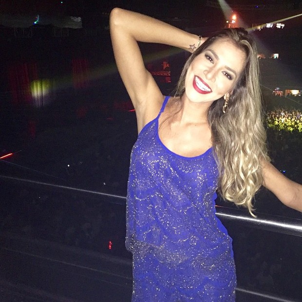 Ex-BBB Adriana em show no Rio (Foto: Instagram/ Reprodução)