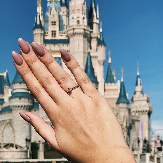 Niina Secrets exibe seu anel de noivado (Foto: Reprodução/Instagram)