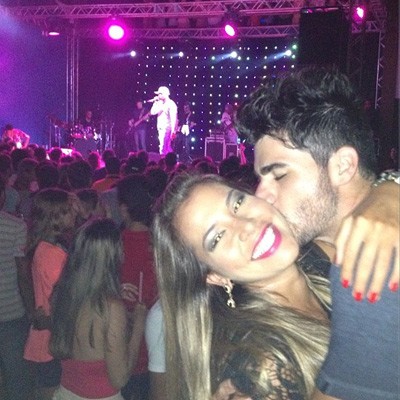 Ex-BBBs Adriana e Rodrigão no show do Buchecha, em Guarapari, Espírito Santo (Foto: Reprodução/Instagram)