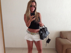 Cristina Mortágua exibe barriga seca e pernas com shortinho e top cropped