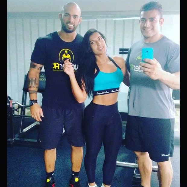 Priscila Pires está treinando pesado para ficar sarada (Foto: Instagram / Reprodução)