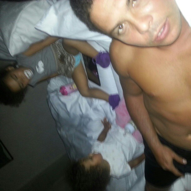 Ronaldo com as filhas (Foto: Instagram / Reprodução)