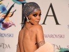 Stylist de Rihanna fala a site sobre vestido ousado da cantora: ‘Tão nua’