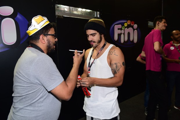 Caio Castro é tietado na Comic Con em São Paulo (Foto: Leo Franco / AgNews)
