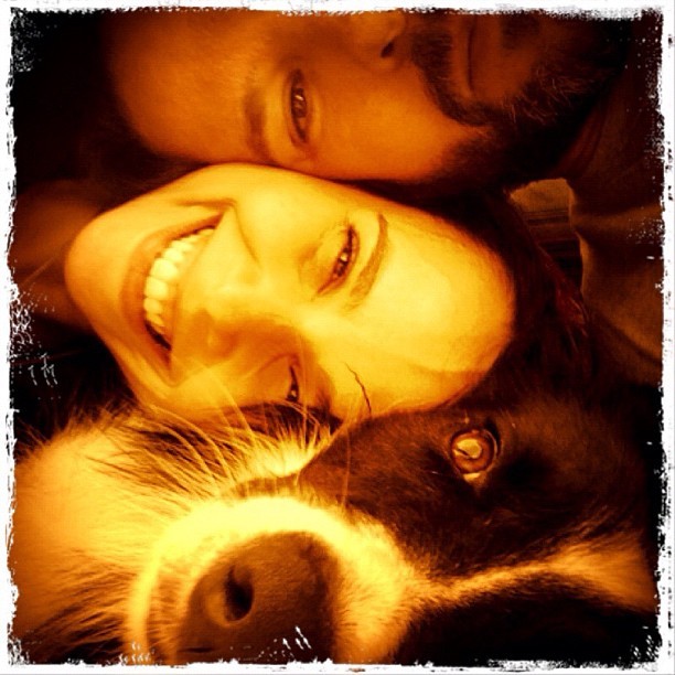 Murilo Benício, Débora Falabella e cachorro (Foto: Instagram)