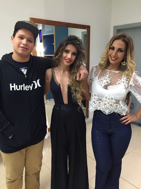 Pablo, Paula Fernandes e Valesca Popozuda posam juntos para foto (Foto: Divulgação)