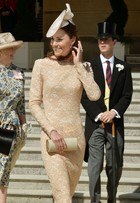 Kate Middleton usa chapéu estiloso em festa da família real