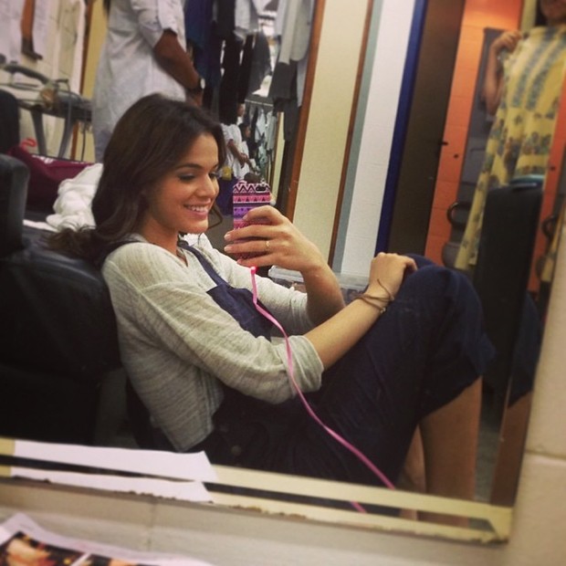 Bruna Marquezine nos bastidores de gravação (Foto: Instagram/ Reprodução)