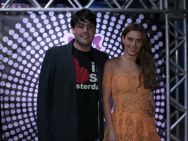 Bruno De Luca e Carolina Dieckmann em festa no Rio (Foto: Isac Luz/ EGO)