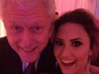 Demi Lovato faz selfie com Bill Clinton: 'Muito legal te conhecer'