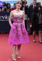 Look do dia: Jessica Chastain elege vestido florido para festival de cinema
