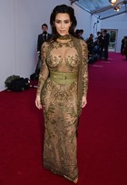 Kim Kardashian e Demi Moore apostam em transparência ousada 