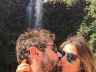 Sandro Pedroso dá beijinho em Jéssica Costa e se declara