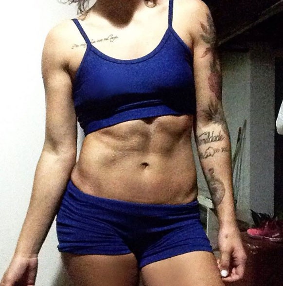 Petra Mattar exibe barriga trincada e comemora: &#39;Hoje estou com 56kg&#39; (Foto: Instagram / Reprodução)