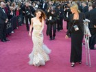 No Oscar, Kristen Stewart explica lesão no pé para Anne Hathaway